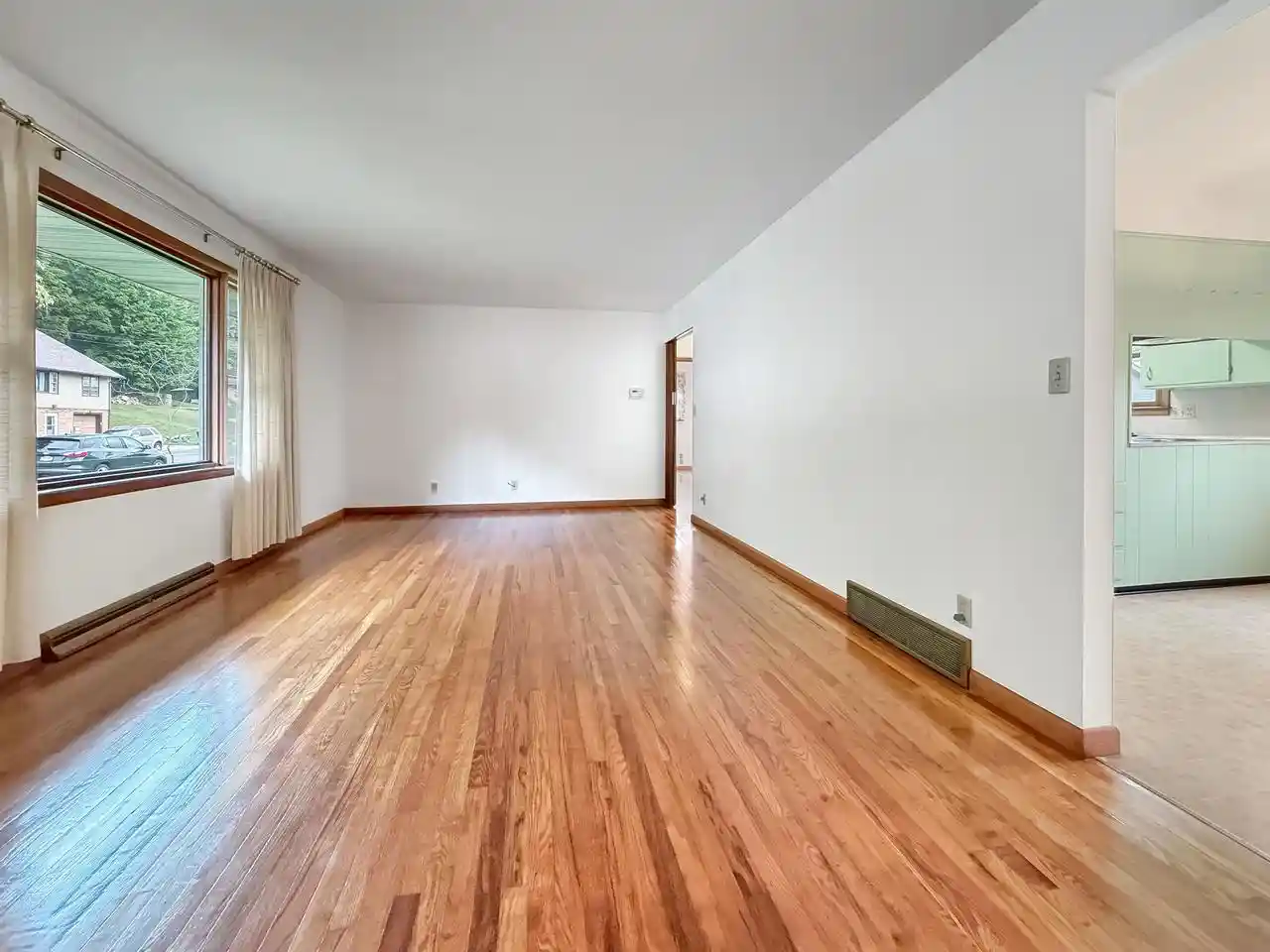 Photo 3 of Single family home for sale at 214 E Bluff St, Cassville, WI 53806 | MLS# 2033845 | Listing updated on 2026-10-03