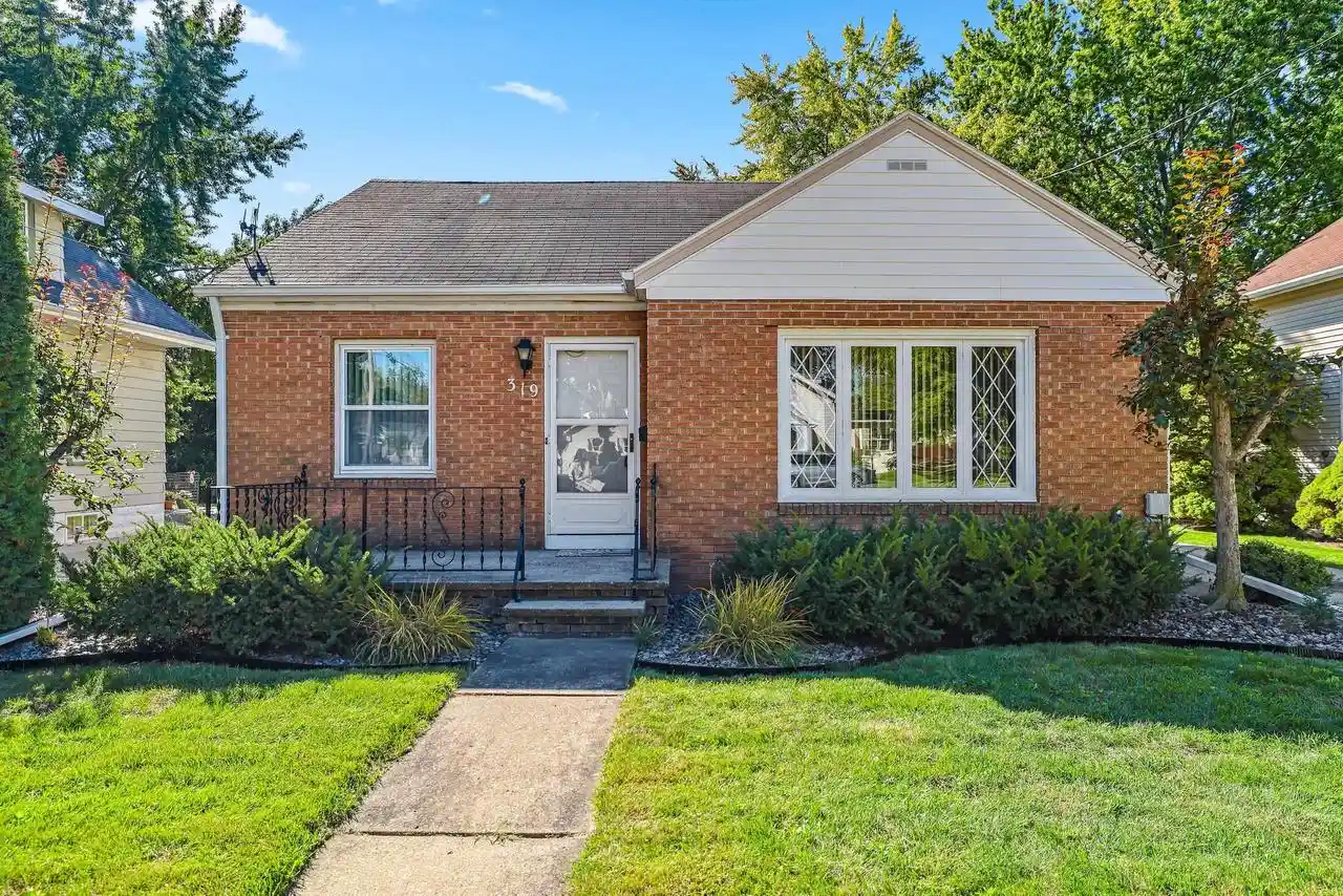Photo 1 of Single family home for sale at 319 E Lincoln Ave, Little Chute, WI 54140 | MLS# 50333612 | Listing updated on 2026-10-04