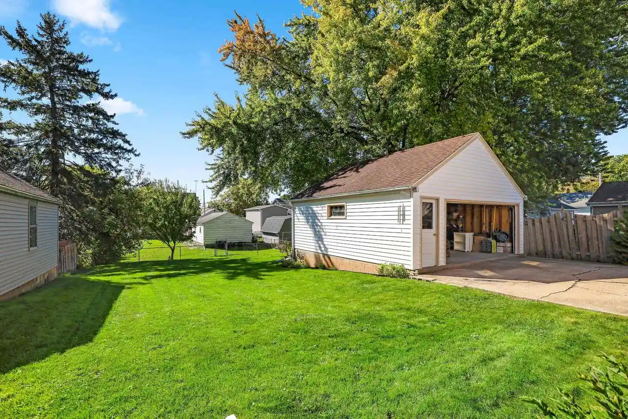 Photo 3 of Single family home for sale at 319 E Lincoln Ave, Little Chute, WI 54140 | MLS# 50333612 | Listing updated on 2026-10-04