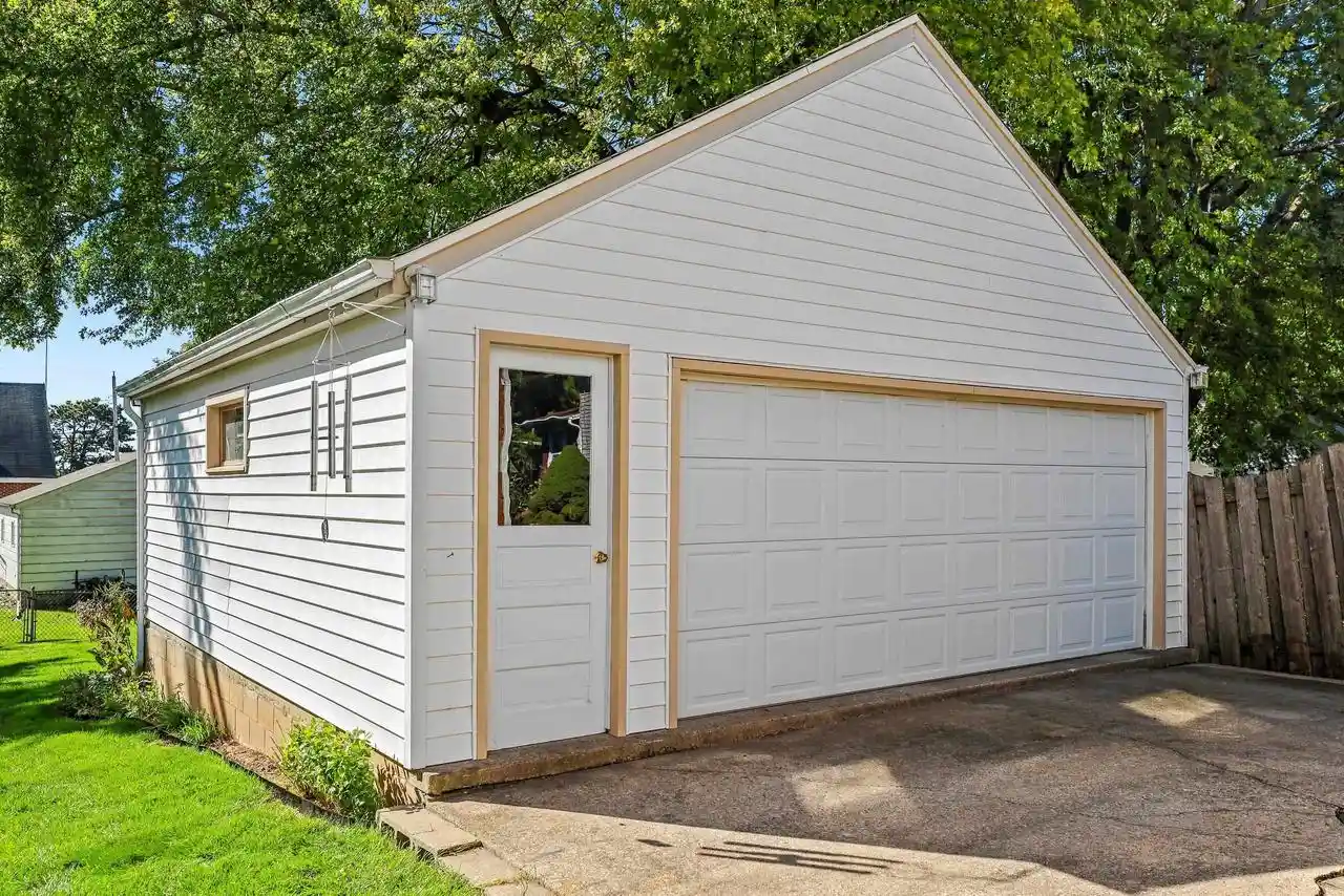 Photo 3 of Single family home for sale at 319 E Lincoln Ave, Little Chute, WI 54140 | MLS# 50333612 | Listing updated on 2026-10-04
