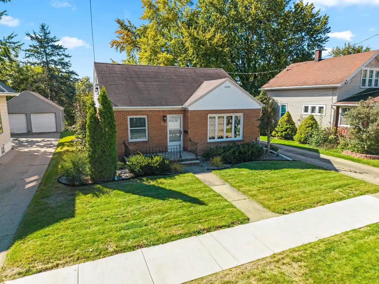 Photo 4 of Single family home for sale at 319 E Lincoln Ave, Little Chute, WI 54140 | MLS# 50333612 | Listing updated on 2026-10-04