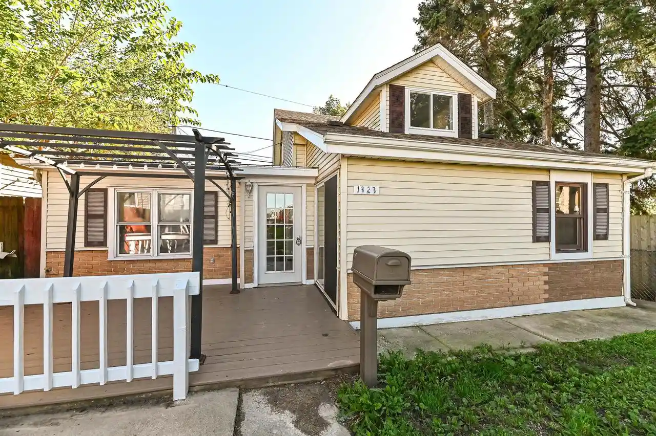 Photo 1 of Single family home for sale at 1323 Ohio St, Racine, WI 53405 | MLS# 1982941 | Listing updated on 2026-10-06