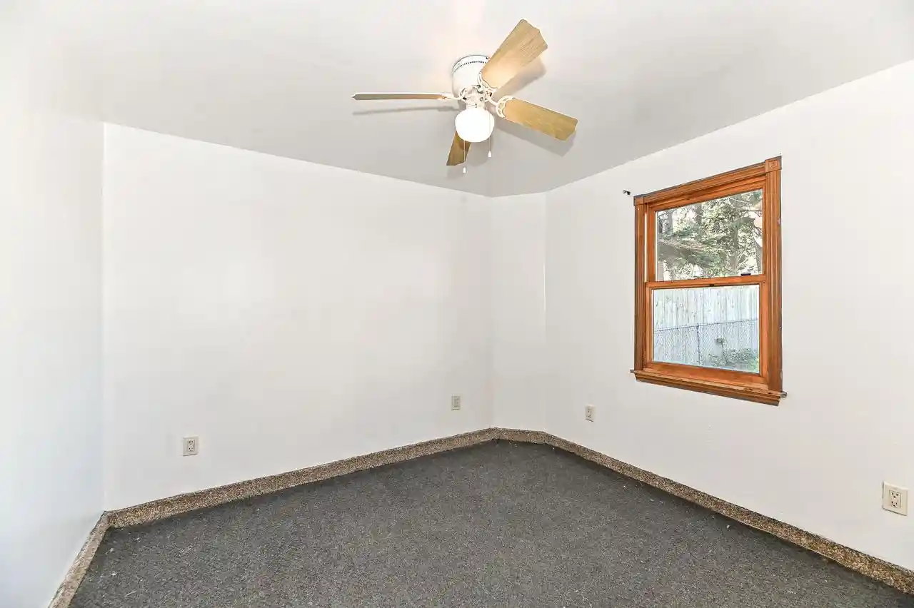 Photo 3 of Single family home for sale at 1323 Ohio St, Racine, WI 53405 | MLS# 1982941 | Listing updated on 2026-10-06