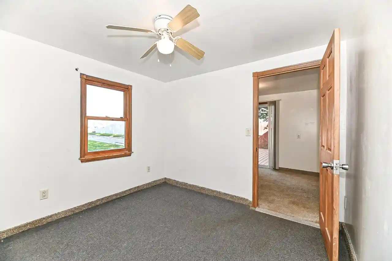 Photo 4 of Single family home for sale at 1323 Ohio St, Racine, WI 53405 | MLS# 1982941 | Listing updated on 2026-10-06