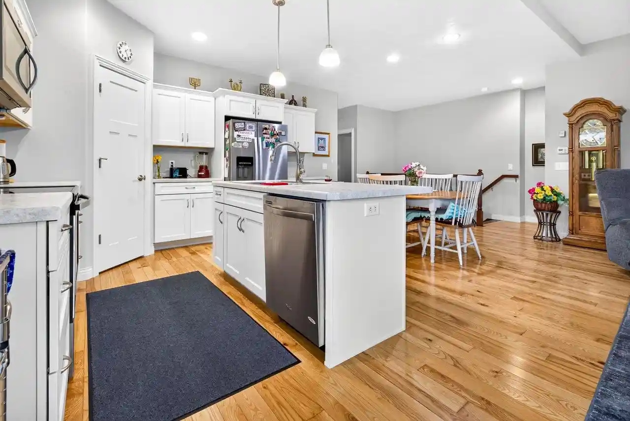 Photo 3 of Single family home for sale at 1581 Redwing Dr, Neenah, WI 54956 | MLS# 50333633 | Listing updated on 2026-10-02