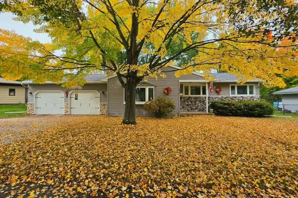 Photo 1 of Single family home for sale at 1516 Summit Dr, Wausau, WI 54401 | MLS# 22604880 | Listing updated on 2026-10-08