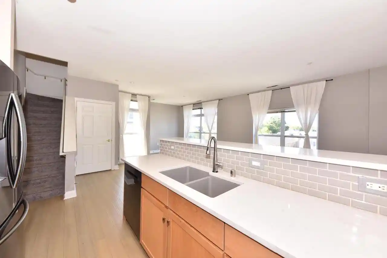 Listing Photo 5 - Condo for sale in building located at 1920 N Farwell Ave, Milwaukee, WI 53202 - Unit #410