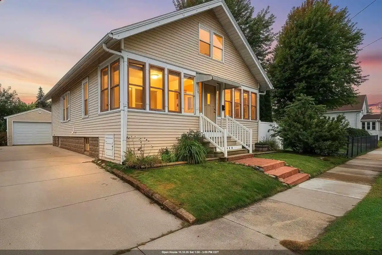 Photo 1 of Single family home for sale at 935 W 8th Avenue, Oshkosh, WI 54902 | MLS# 50333647 | Listing updated on 2026-10-07
