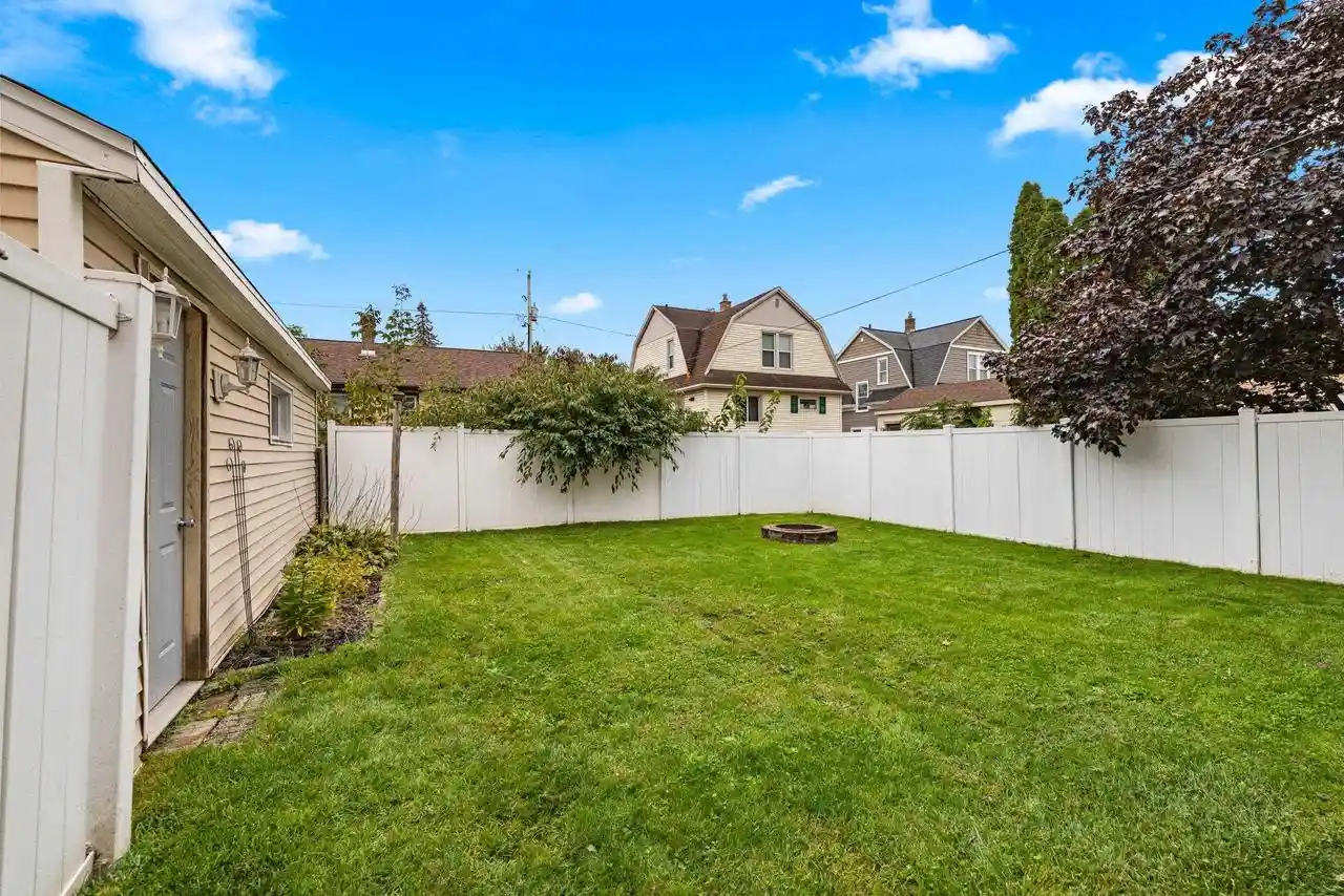 Photo 2 of Single family home for sale at 935 W 8th Avenue, Oshkosh, WI 54902 | MLS# 50333647 | Listing updated on 2026-10-07