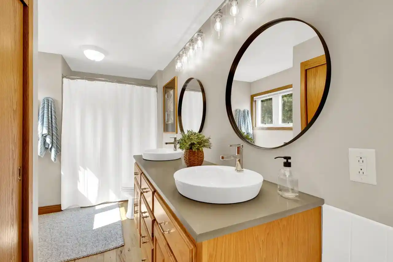 Photo 3 of Single family home for sale at 4827 Beaver Dam Rd, West Bend, WI 53090 | MLS# 1982990 | Listing updated on 2026-10-02