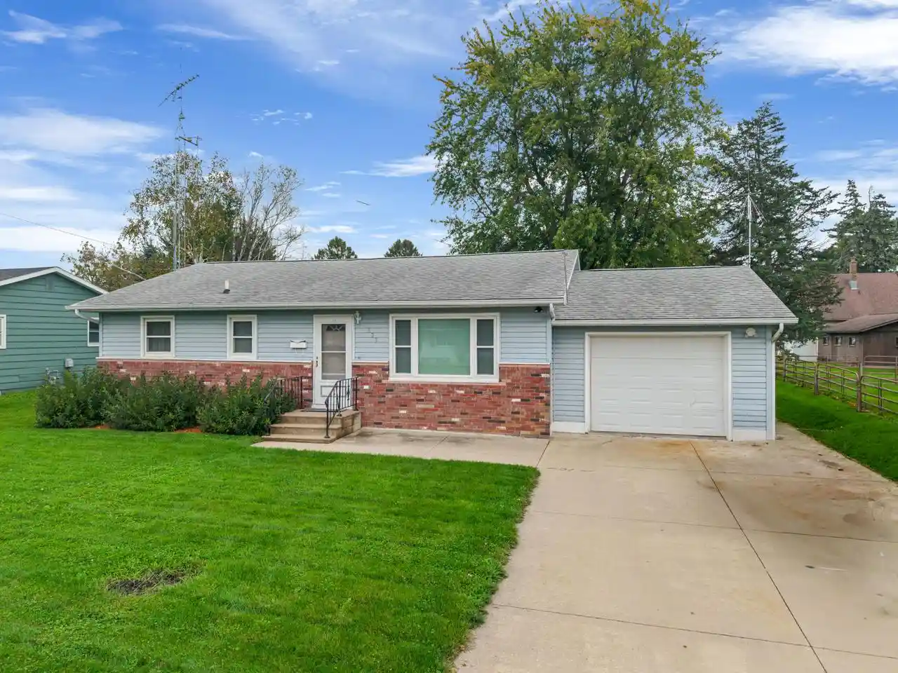 Photo 1 of Single family home for sale at 823 East St S St, Caledonia, MN 55921 | MLS# 1982994 | Listing updated on 2026-10-01