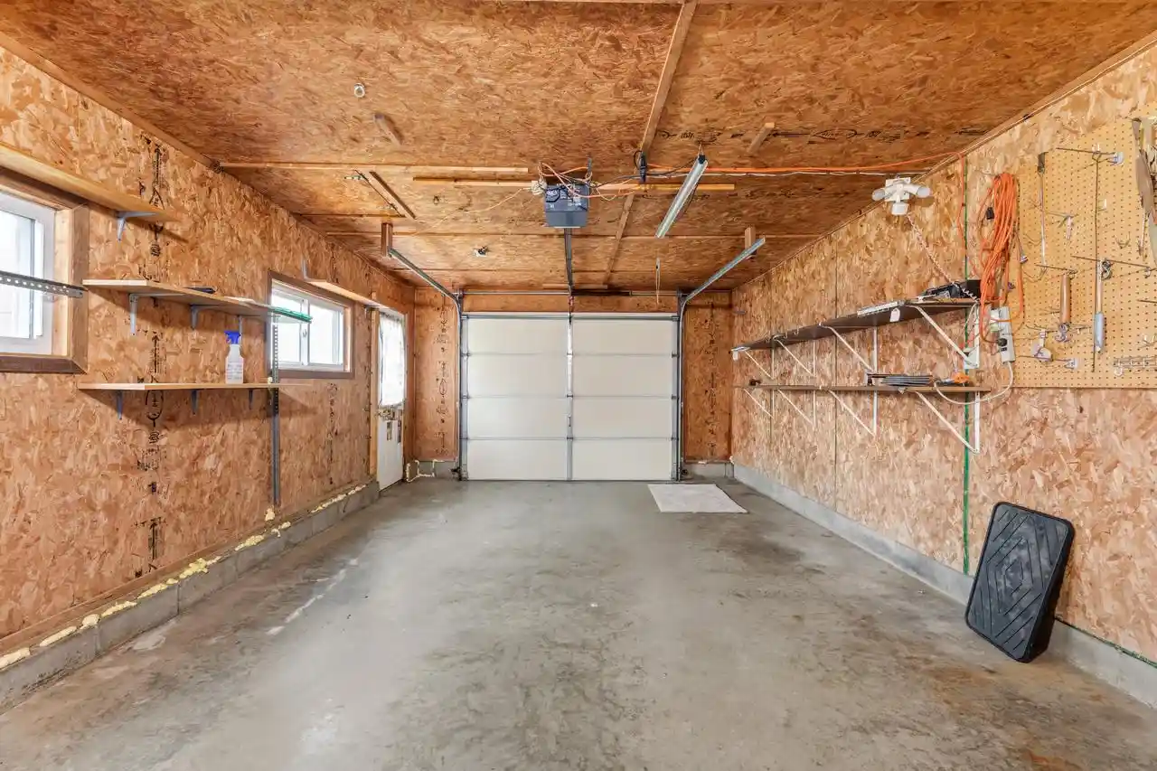 Photo 3 of Single family home for sale at 823 East St S St, Caledonia, MN 55921 | MLS# 1982994 | Listing updated on 2026-10-01