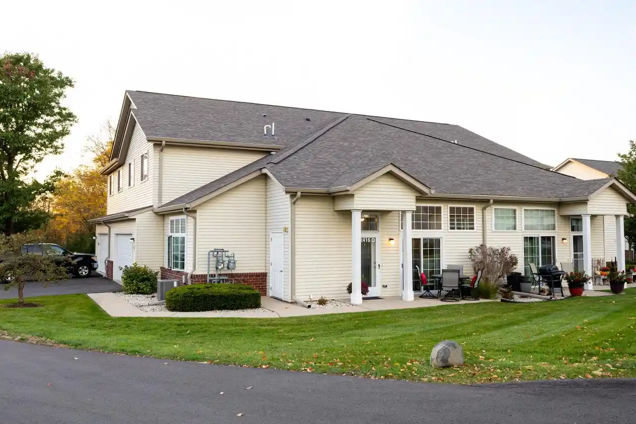 Listing Photo 4 - Condo for sale in building located at 2416 Fox River Pkwy, Waukesha, WI 53189 - Unit #D