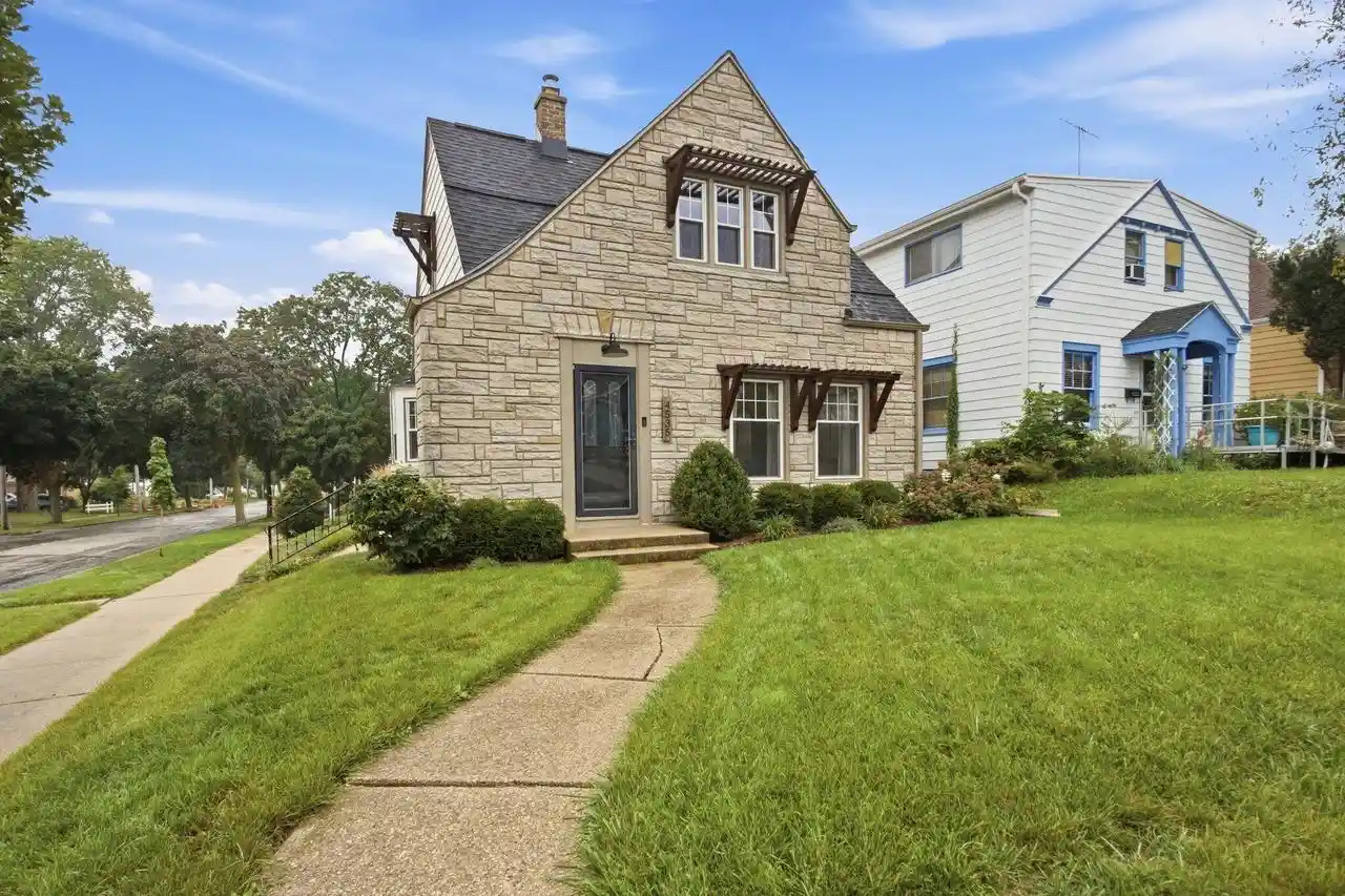 Photo 1 of Single family home for sale at 4535 S Griffin Ave, Milwaukee, WI 53207 | MLS# 1983019 | Listing updated on 2026-10-08