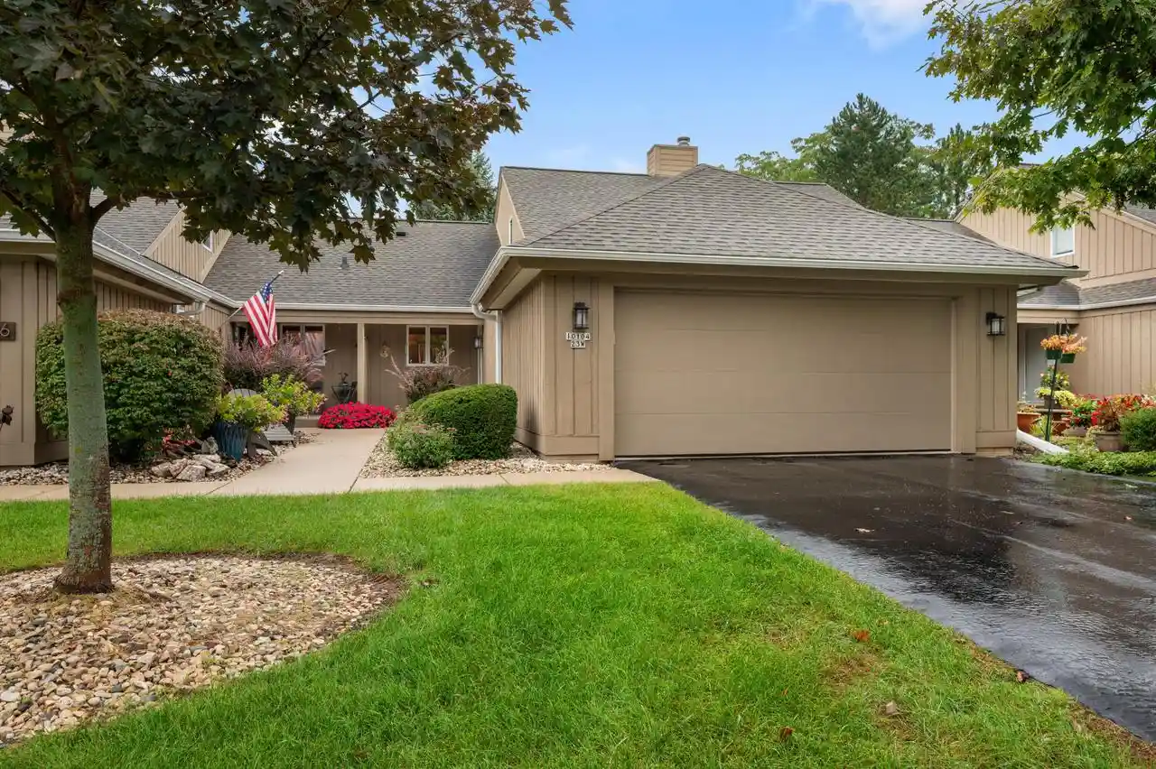 Photo 1 of Condo for sale at 10104 N Gettysburg Ct, Mequon, WI 53092 | MLS# 1983020 | Listing updated on 2026-10-09