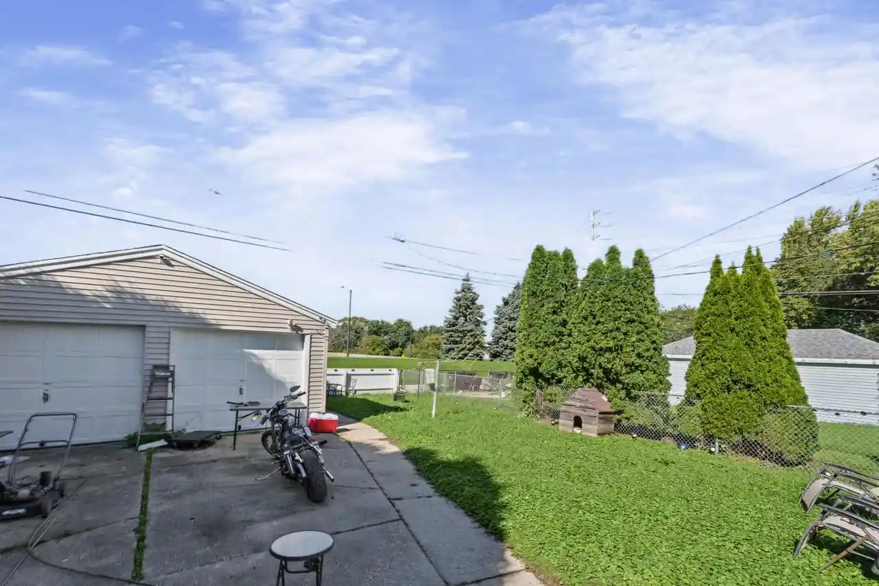 Listing Photo 4 - Condo for sale in building located at 3815 S Pennsylvania Ave, Saint Francis, WI 53235