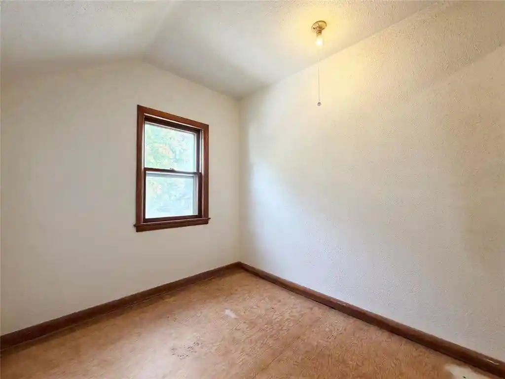 Photo 3 of Single family home for sale at 1037 E La Salle Ave, Barron, WI 54812 | MLS# 1605477 | Listing updated on 2026-10-02
