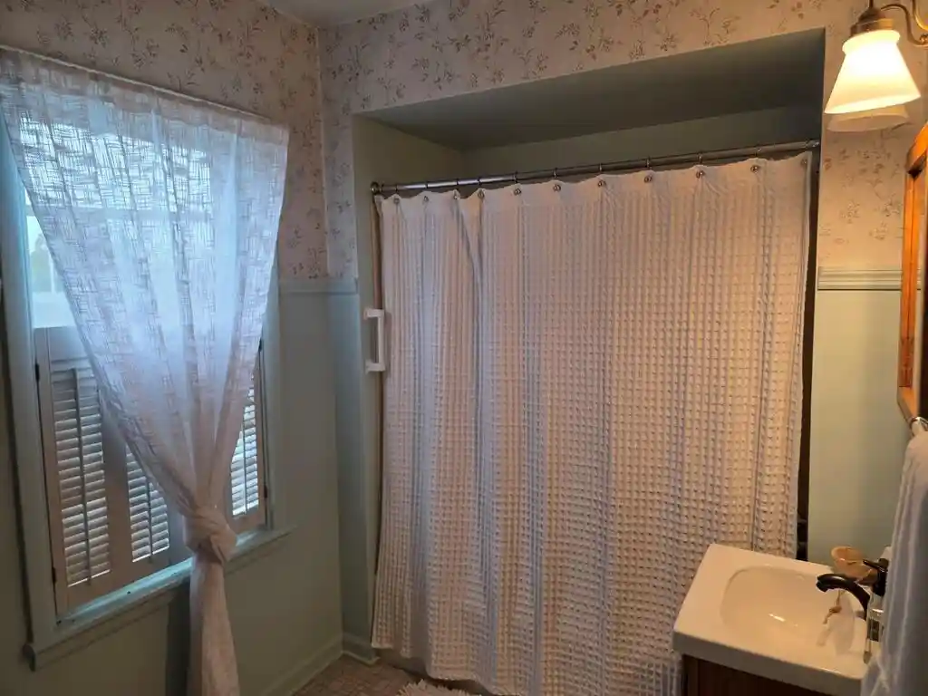 Photo 3 of Single family home for sale at 910 Dillingham Ave, Sheboygan, WI 53081 | MLS# 1983055 | Listing updated on 2026-10-05