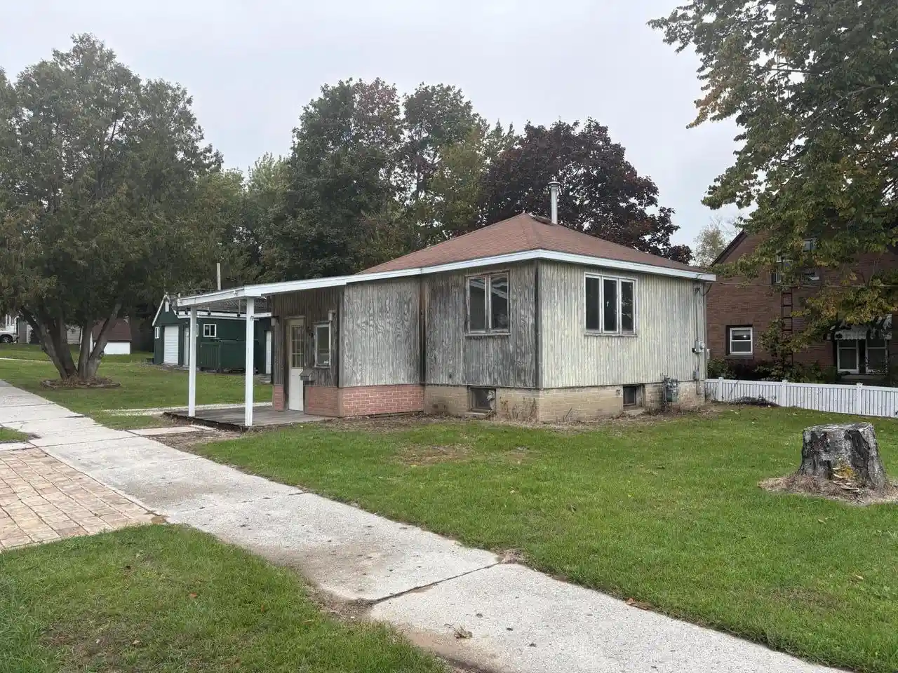 Photo 2 of Single family home for sale at 904 Dewey St, Manitowoc, WI 54220 | MLS# 1983056 | Listing updated on 2026-10-02