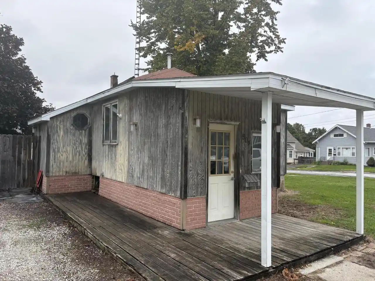 Photo 3 of Single family home for sale at 904 Dewey St, Manitowoc, WI 54220 | MLS# 1983056 | Listing updated on 2026-10-02