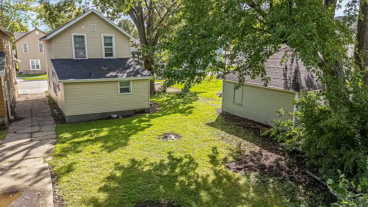 Photo 2 of Multi family home for sale at 813 Cherry St, Oshkosh, WI 54901 | MLS# 50333662 | Listing updated on 2026-10-02