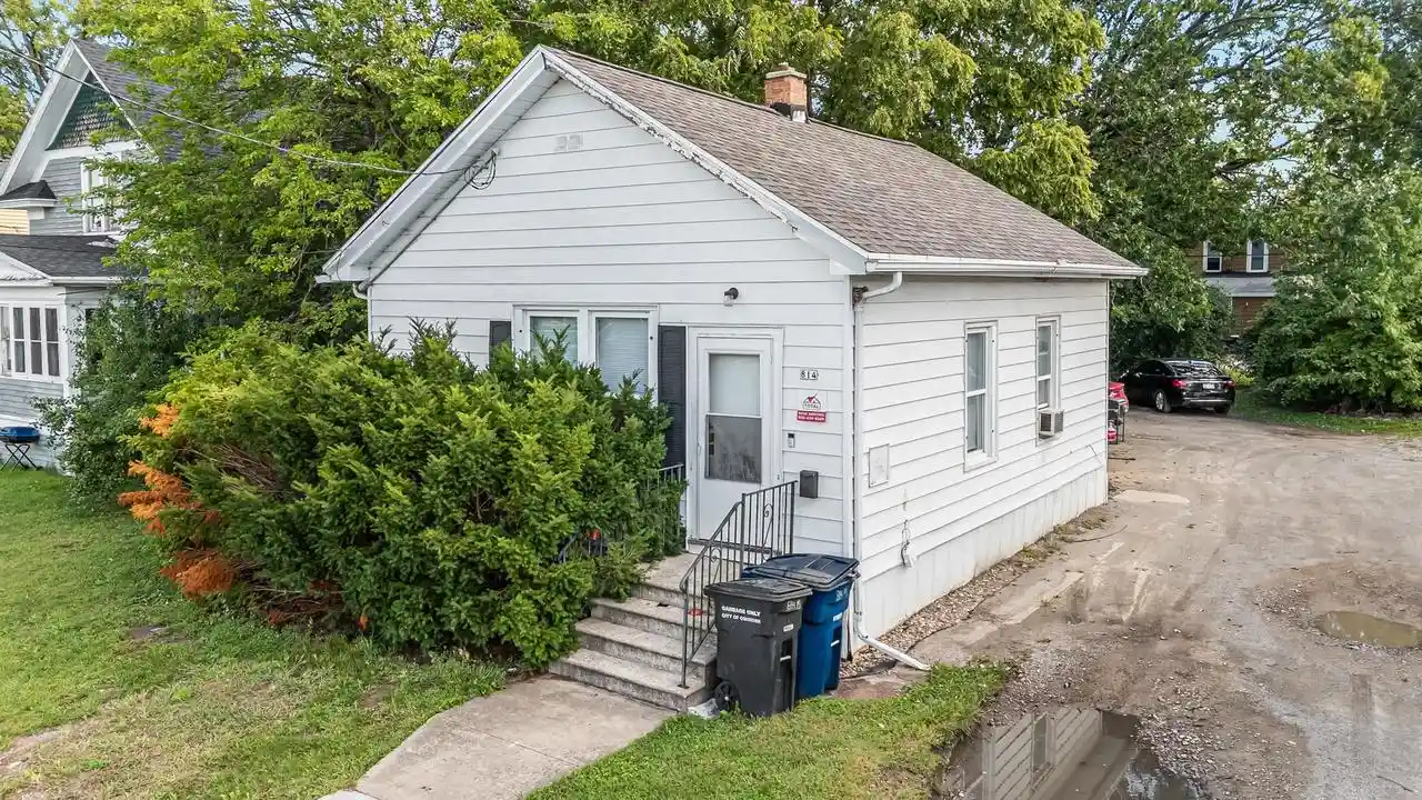 Photo 1 of Single family home for sale at 814 Mckinley St, Oshkosh, WI 54901 | MLS# 50333665 | Listing updated on 2026-10-02