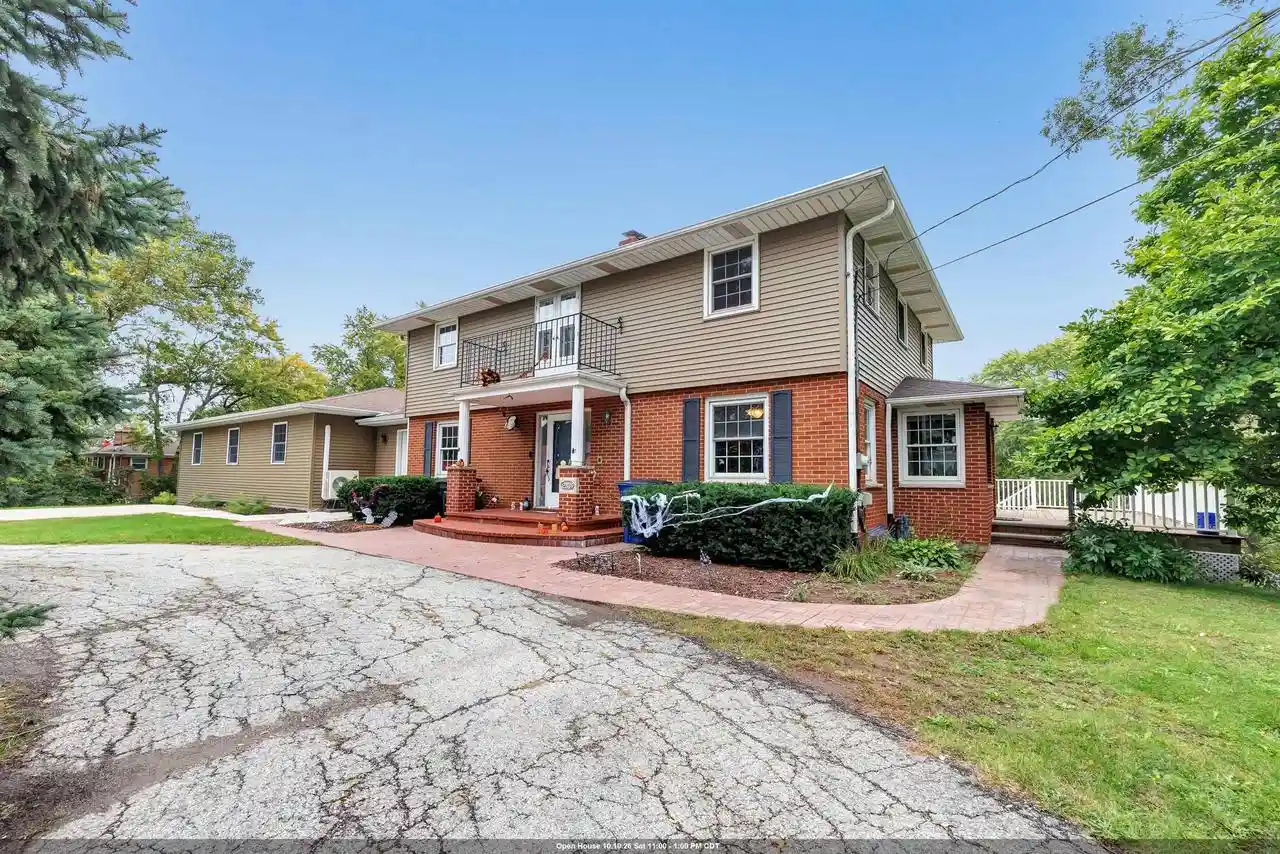 Photo 1 of Single family home for sale at 2839 S Broadway, Green Bay, WI 54304 | MLS# 50333650 | Listing updated on 2026-10-06
