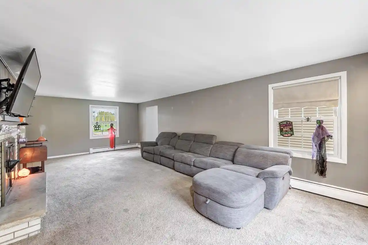 Photo 2 of Single family home for sale at 2839 S Broadway, Green Bay, WI 54304 | MLS# 50333650 | Listing updated on 2026-10-06