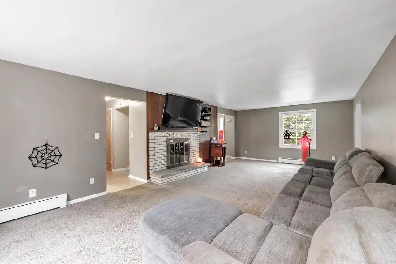 Photo 3 of Single family home for sale at 2839 S Broadway, Green Bay, WI 54304 | MLS# 50333650 | Listing updated on 2026-10-06