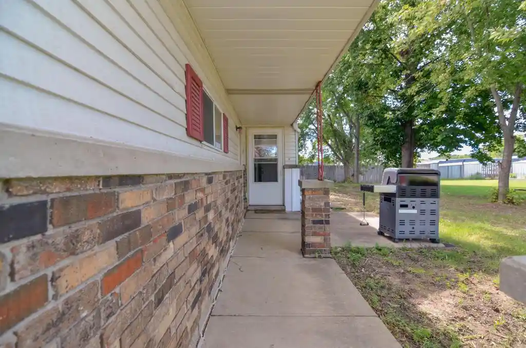 Listing Photo 5 - Condo for sale in building located at 623 Victoria Ct, Green Bay, WI 54302
