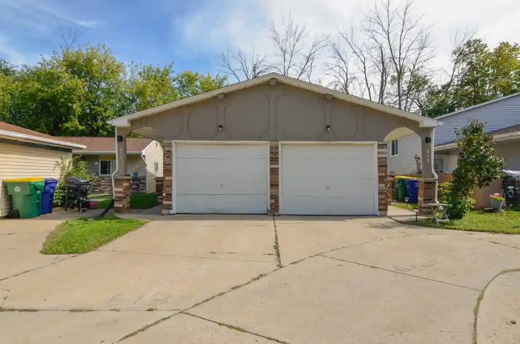 Photo 1 of Multi family home for sale at 613 Victoria Ct, Green Bay, WI 54302 | MLS# 50333325 | Listing updated on 2026-10-08