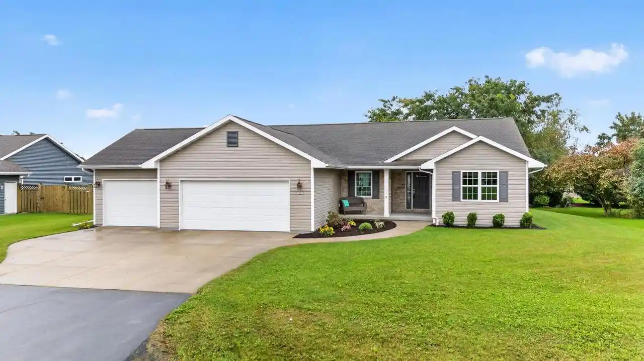 Photo 1 of Single family home for sale at 3875 Duchess Ln, Oshkosh, WI 54904 | MLS# 50333678 | Listing updated on 2026-10-06