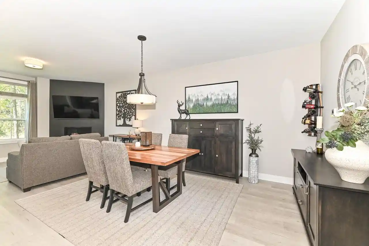 Listing Photo 4 - Condo for sale in building located at 405 Falcon Ridge Dr, Burlington, WI 53105 - Unit #25