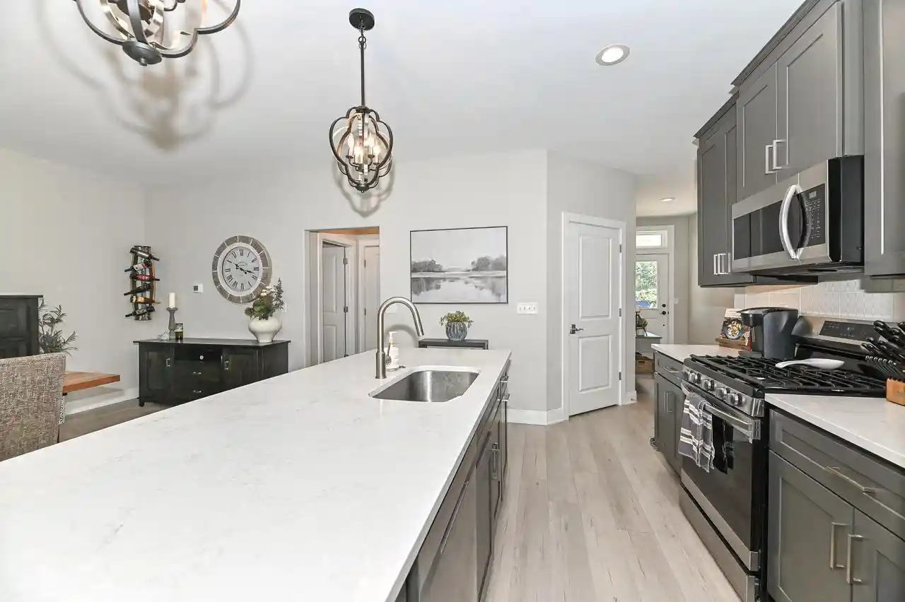 Listing Photo 5 - Condo for sale in building located at 405 Falcon Ridge Dr, Burlington, WI 53105 - Unit #25