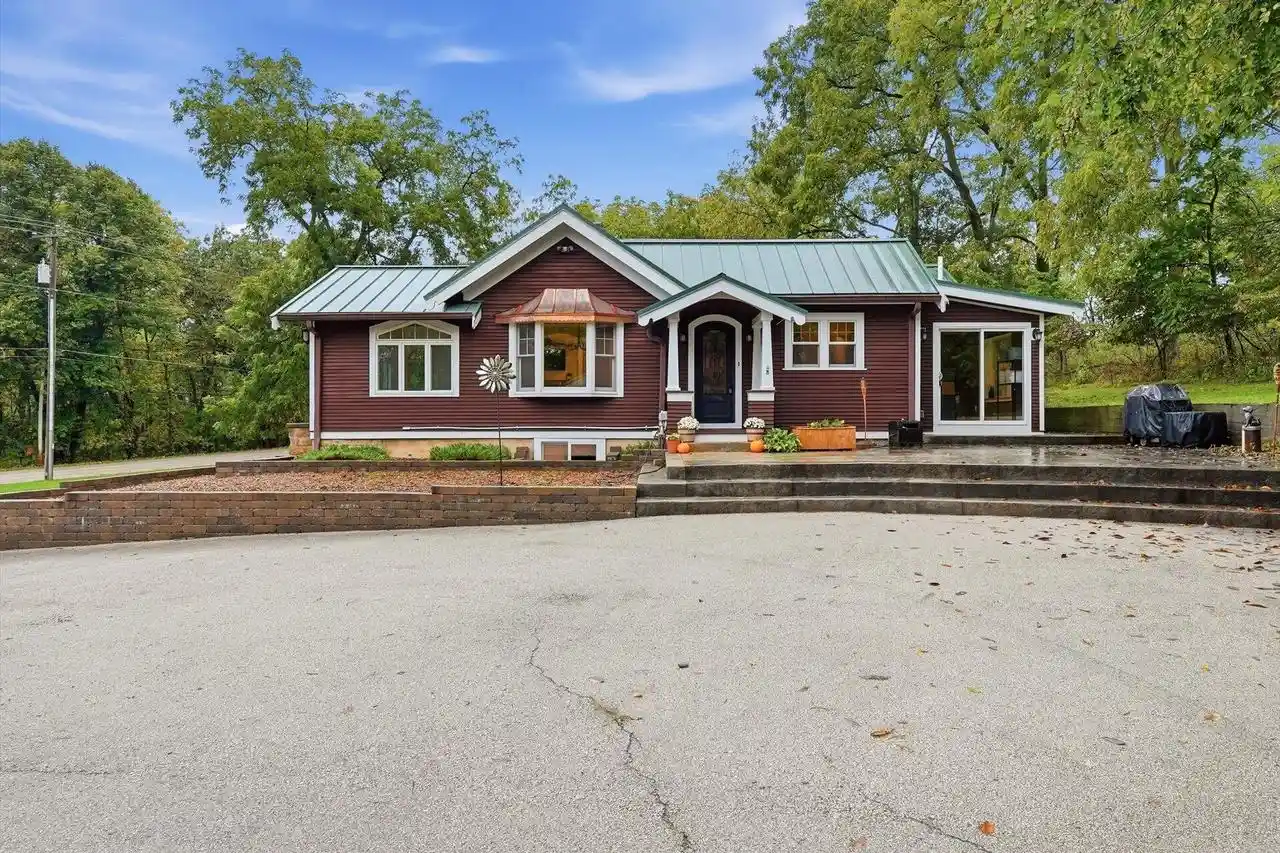 Photo 1 of Single family home for sale at N46w29096 E Capitol Dr, Hartland, WI 53029 | MLS# 1983095 | Listing updated on 2026-10-05