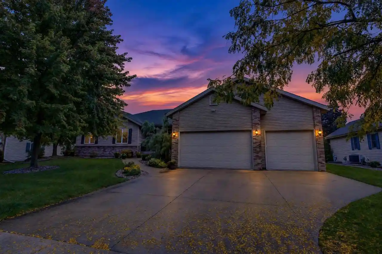 Photo 1 of Single family home for sale at 719 Weald Brg Rd, Cottage Grove, WI 53527 | MLS# 2033907 | Listing updated on 2026-10-06