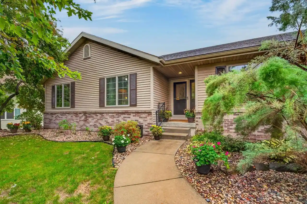 Photo 2 of Single family home for sale at 719 Weald Brg Rd, Cottage Grove, WI 53527 | MLS# 2033907 | Listing updated on 2026-10-06