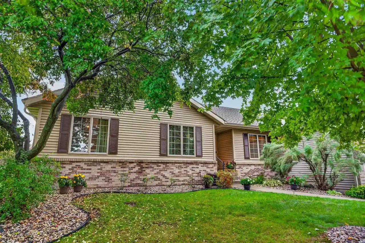 Photo 3 of Single family home for sale at 719 Weald Brg Rd, Cottage Grove, WI 53527 | MLS# 2033907 | Listing updated on 2026-10-06