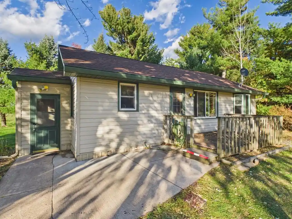 Photo 1 of Single family home for sale at 24058 Daniel Johnson Rd, Siren, WI 54872 | MLS# 1605659 | Listing updated on 2026-10-12