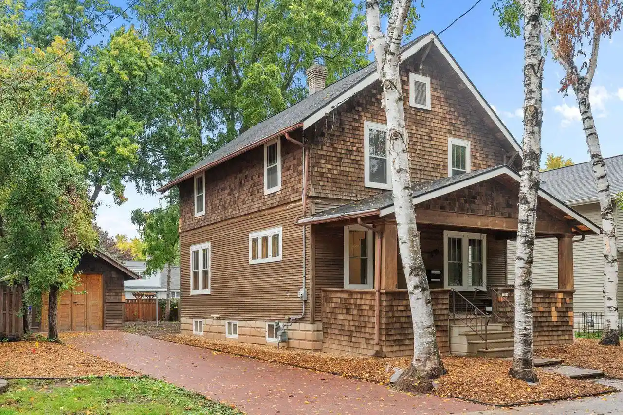 Photo 1 of Single family home for sale at 1016 W Commercial St, Appleton, WI 54914 | MLS# 50333687 | Listing updated on 2026-10-12