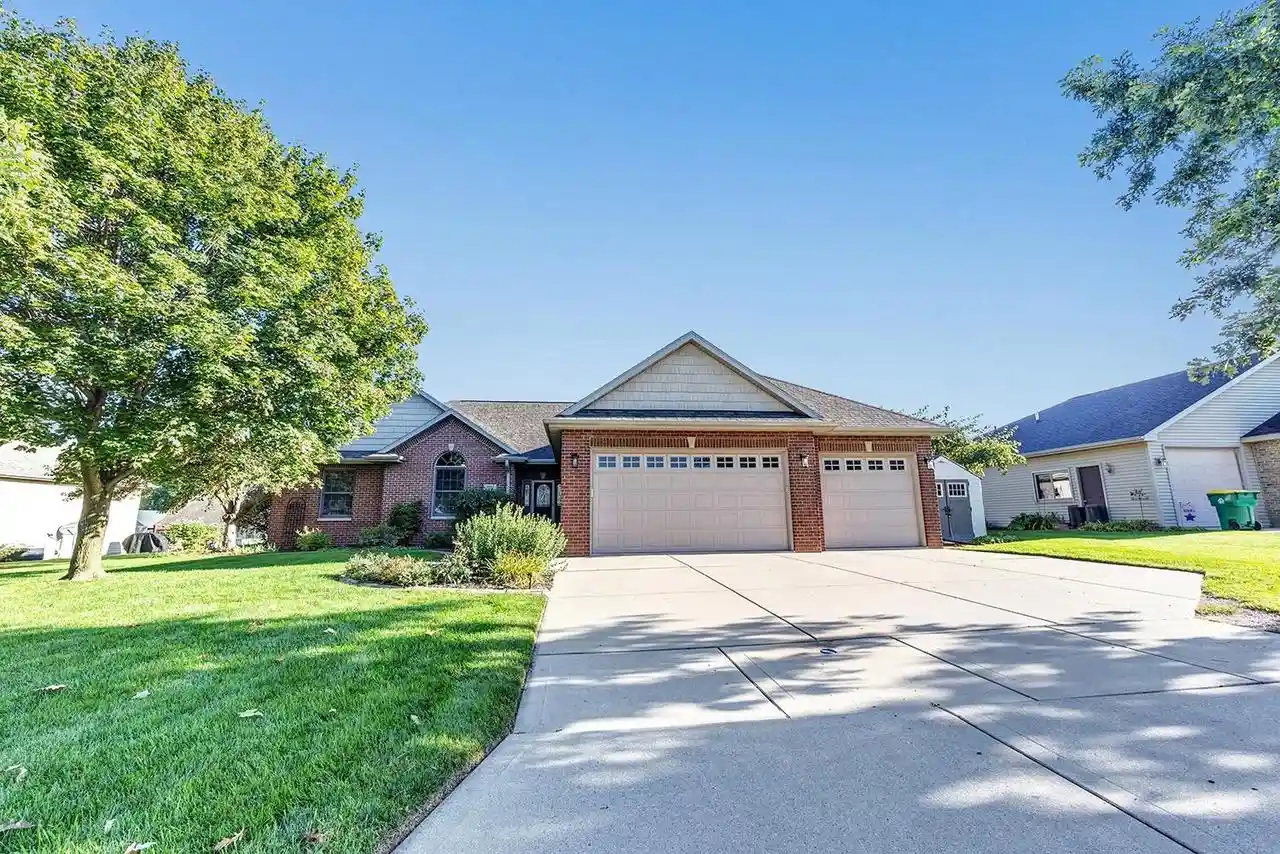 Photo 1 of Single family home for sale at 3551 Glen Abbey Dr, Green Bay, WI 54311 | MLS# 50333693 | Listing updated on 2026-10-09