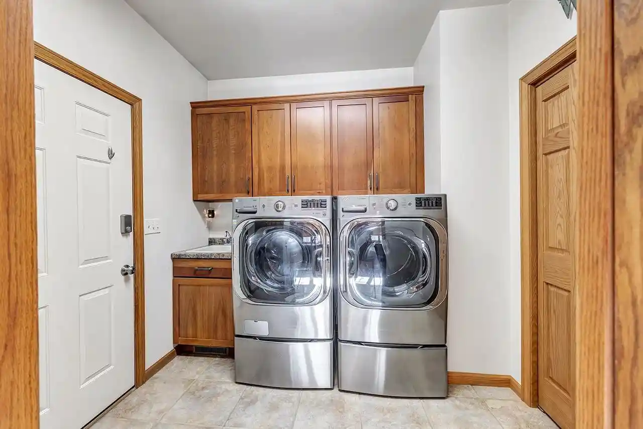Photo 3 of Single family home for sale at 3551 Glen Abbey Dr, Green Bay, WI 54311 | MLS# 50333693 | Listing updated on 2026-10-09