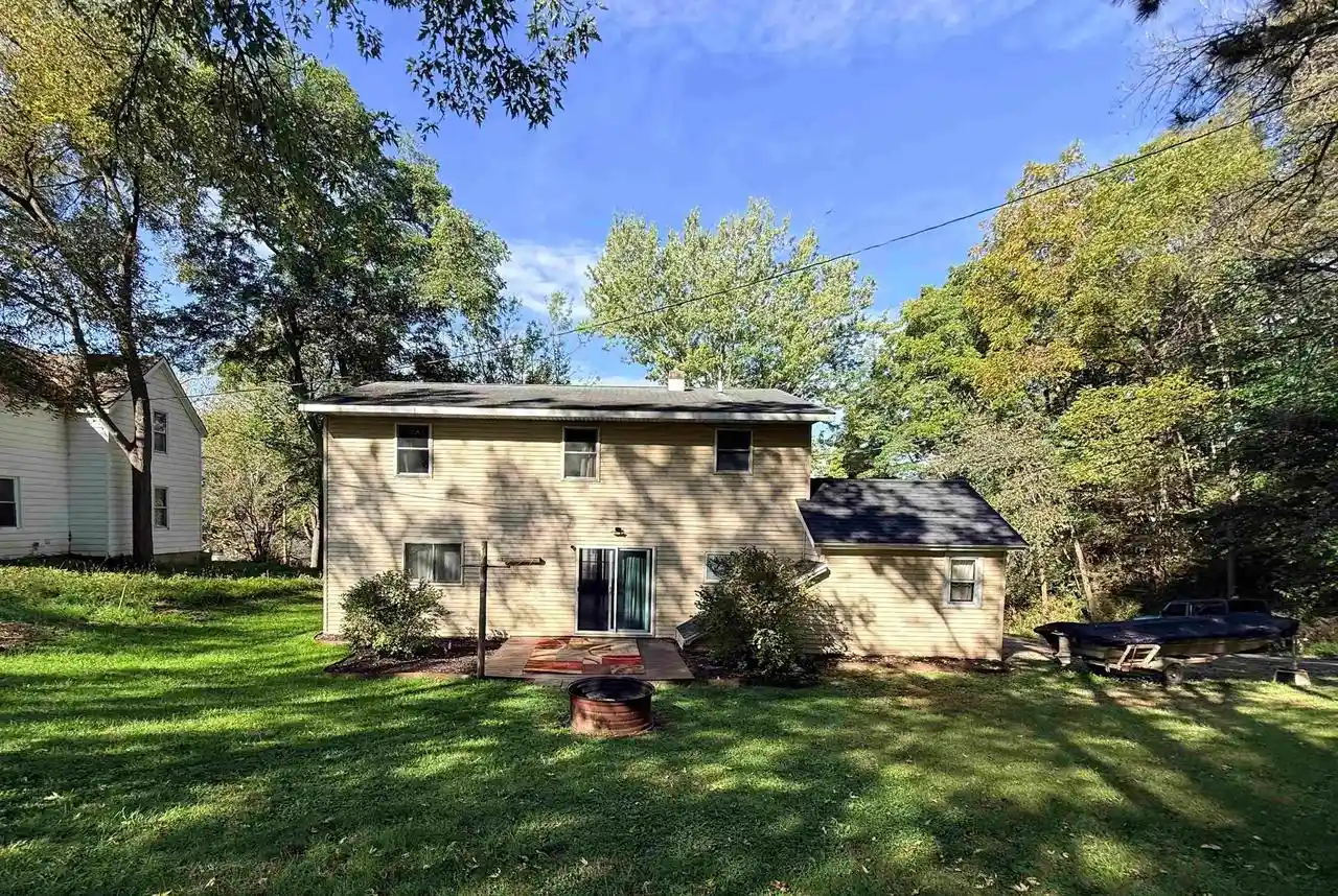 Photo 3 of Single family home for sale at 587 N Walnut St, Richland Center, WI 53581 | MLS# 2033916 | Listing updated on 2026-10-08