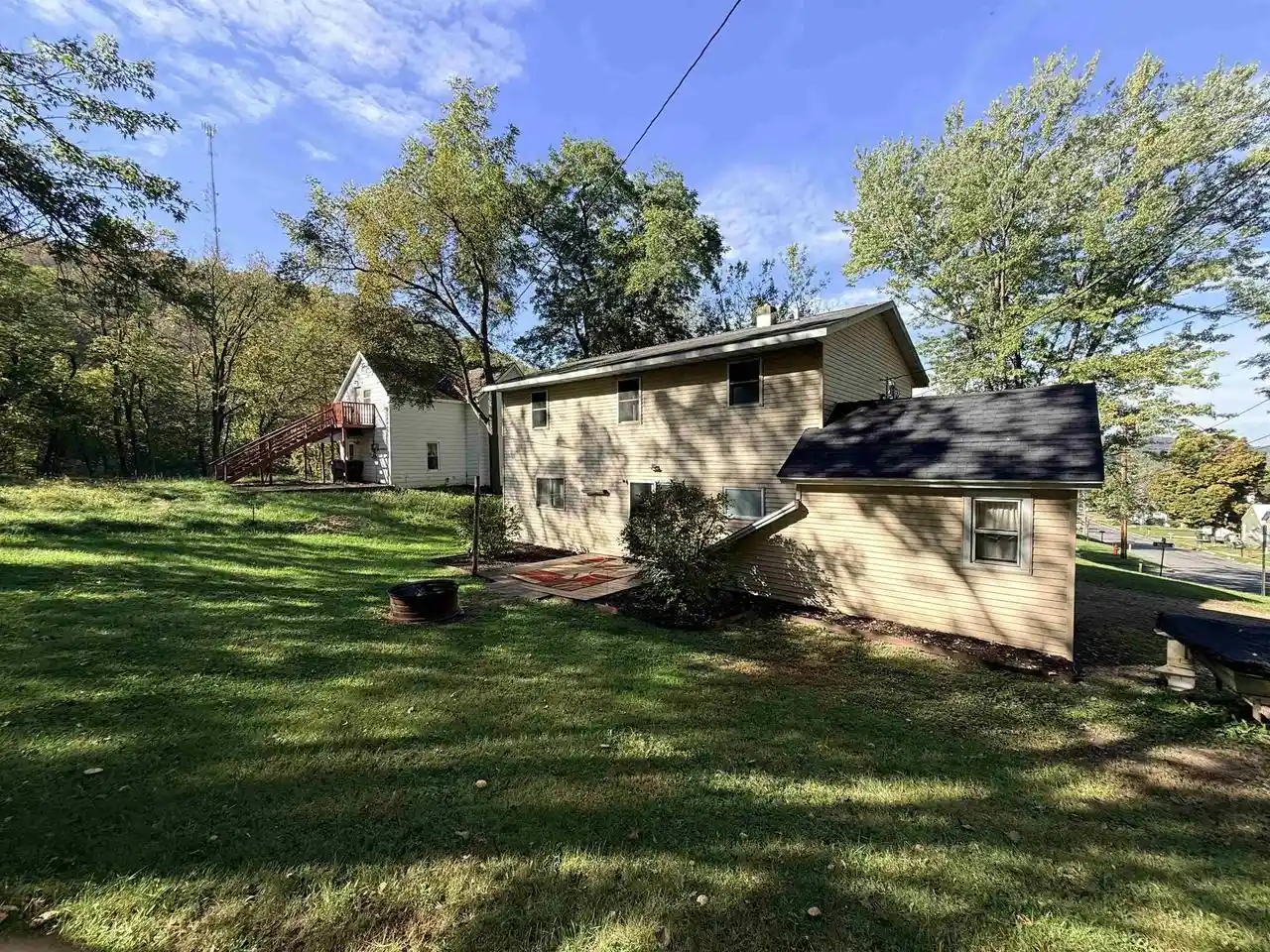 Photo 3 of Single family home for sale at 587 N Walnut St, Richland Center, WI 53581 | MLS# 2033916 | Listing updated on 2026-10-08