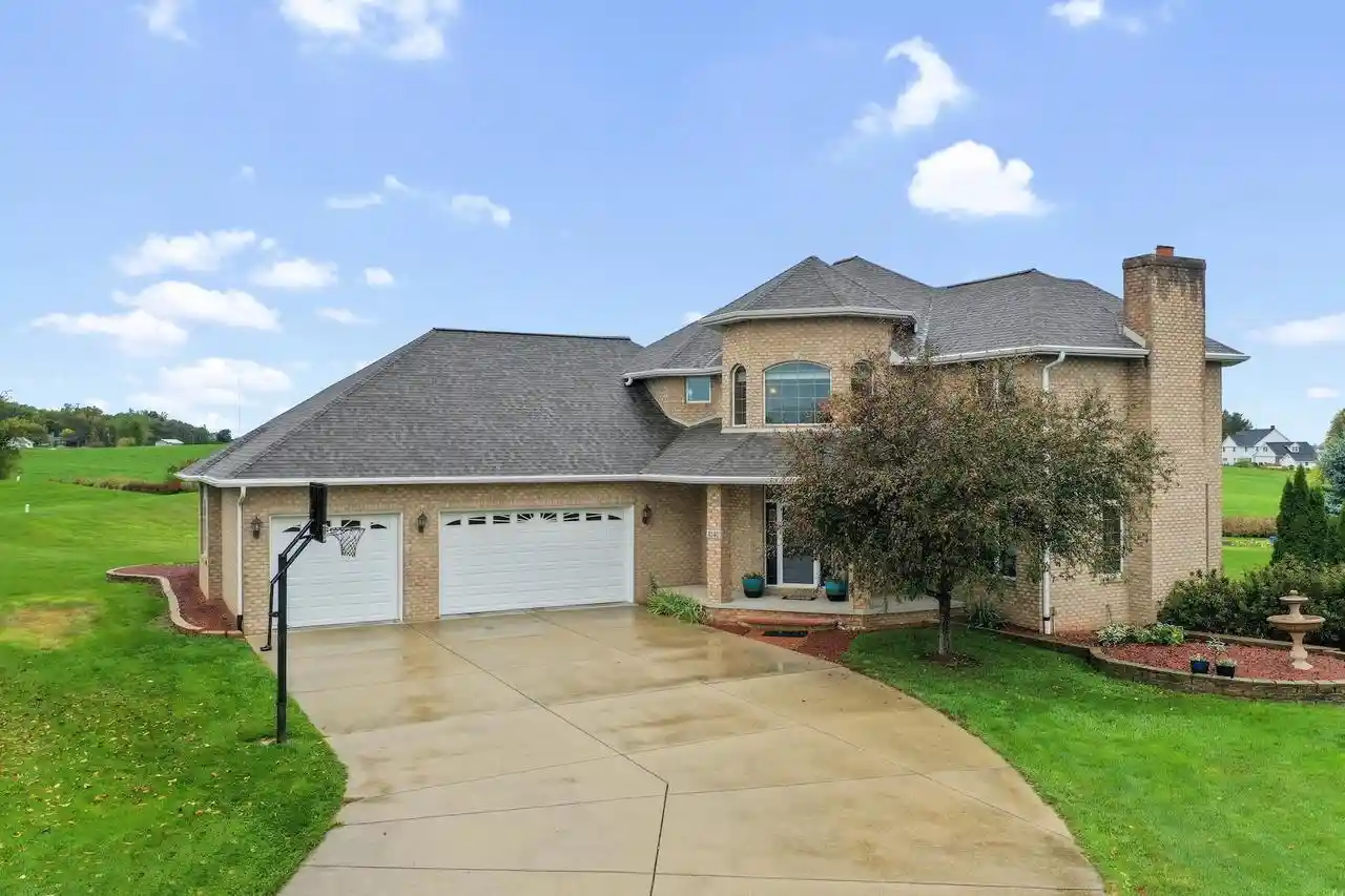 Photo 1 of Single family home for sale at 4140 Gemstone Trl, Green Bay, WI 54311 | MLS# 50333695 | Listing updated on 2026-10-02