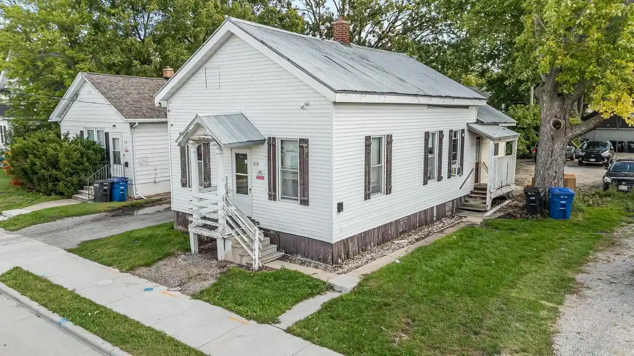 Photo 1 of Single family home for sale at 810 Mckinley St, Oshkosh, WI 54901 | MLS# 50333671 | Listing updated on 2026-10-02
