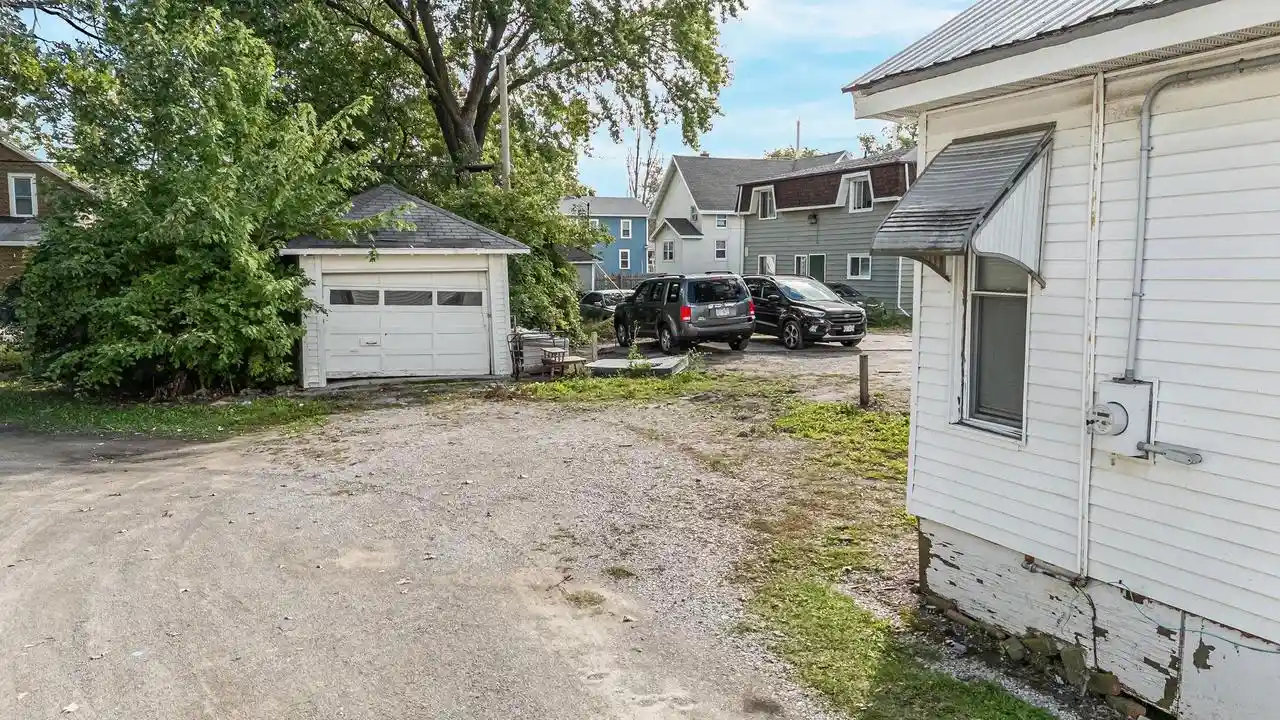 Photo 3 of Single family home for sale at 810 Mckinley St, Oshkosh, WI 54901 | MLS# 50333671 | Listing updated on 2026-10-02
