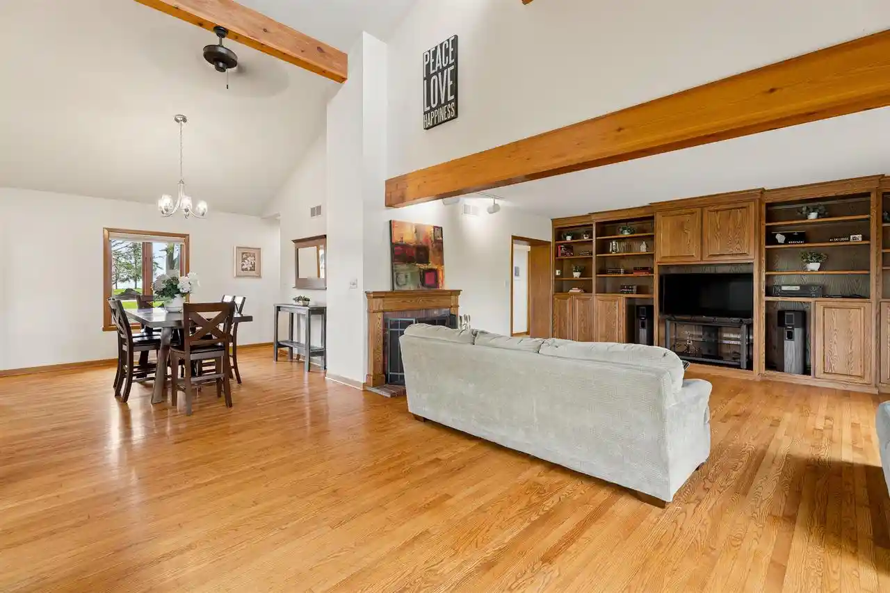 Photo 2 of Single family home for sale at 340 Lake Rd, Menasha, WI 54952 | MLS# 50333654 | Listing updated on 2026-10-02