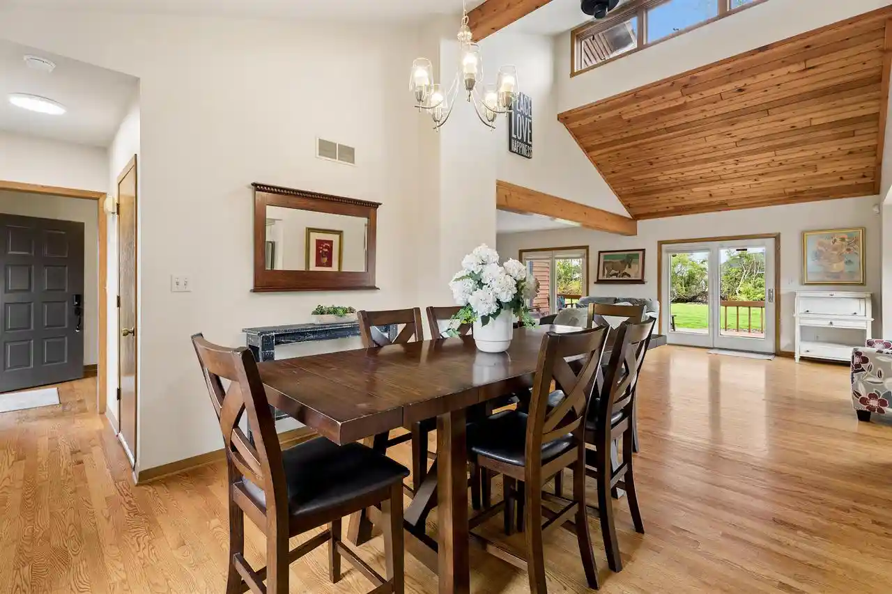 Photo 3 of Single family home for sale at 340 Lake Rd, Menasha, WI 54952 | MLS# 50333654 | Listing updated on 2026-10-02