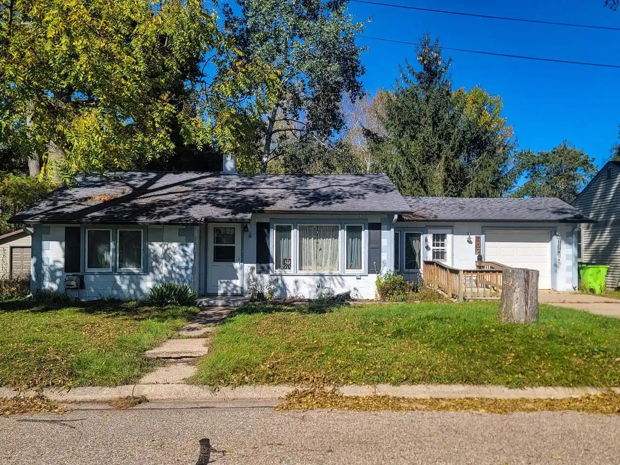 Photo 1 of Single family home for sale at 412 Wisconsin St, Waupaca, WI 54981 | MLS# 50333698 | Listing updated on 2026-10-09